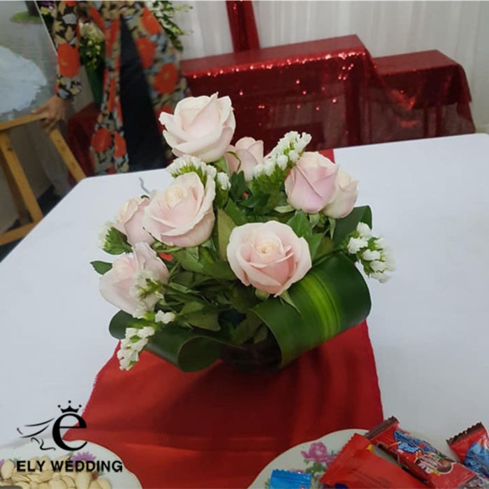 3 cách cắm hoa hồng để bàn ngày cưới đẹp nhất