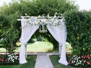 Mẫu cổng cưới với chủ đề vườn cây
