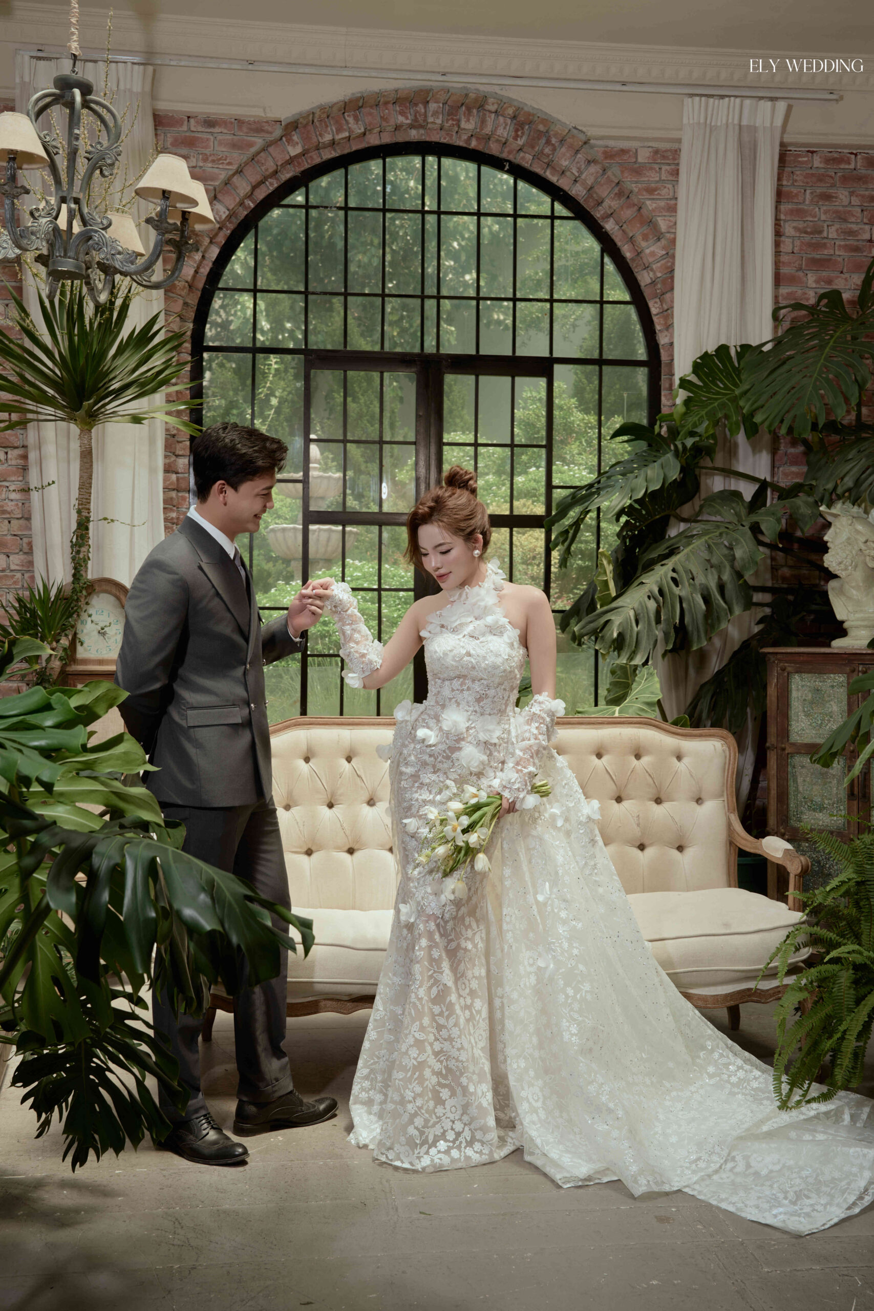 Kinh nghiệm chụp ảnh cưới studio bạn nên biết 2 ban sao cua xb 438 optimized scaled