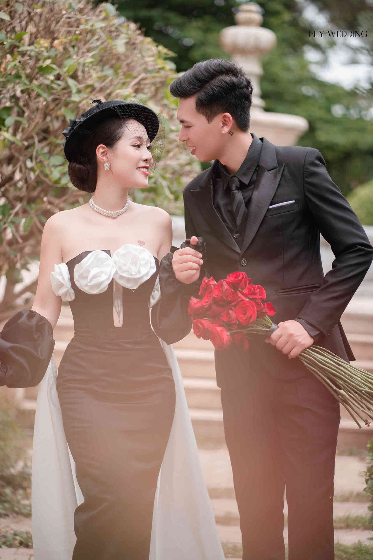 Báo chí nói gì về Ely Wedding?