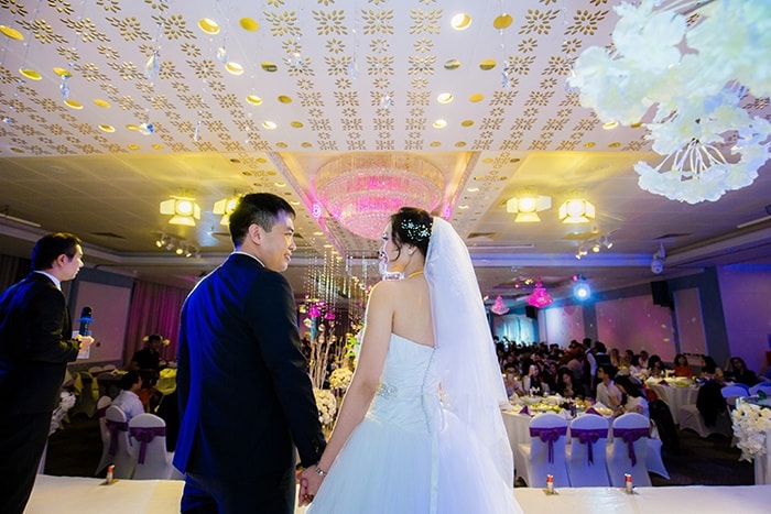 Phong Cách Ảnh Cưới Vui Nhộn: Thể Hiện Cá Tính Cặp Đôi 3 phong cach anh cuoi vui nhon 3